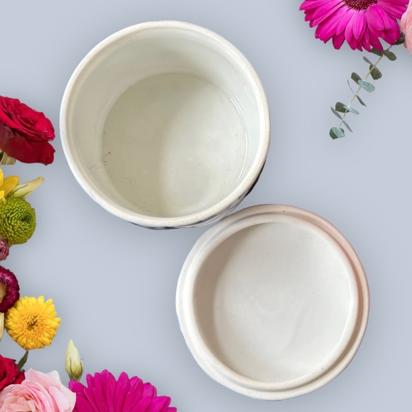 Ten thousand Villages Tiny Treasure Box Pottery Blue & White Trinket Box - Picture 4 of 5